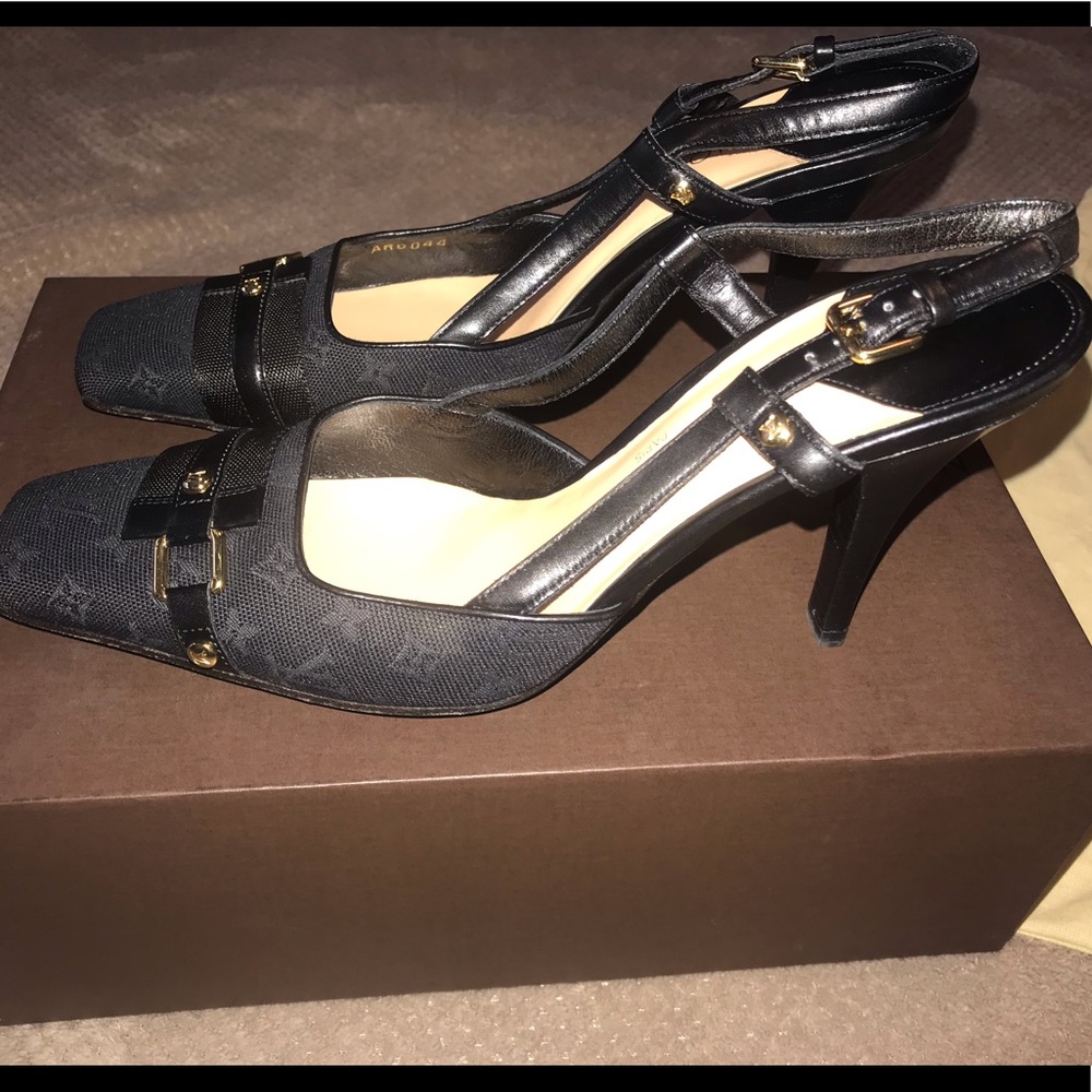 Authentic Louis Vuitton women’s pump